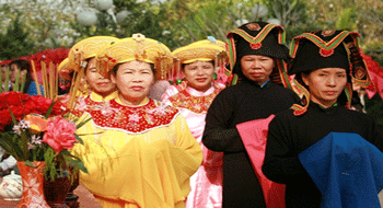 Dien Bien Phu au Vietnam: Festival de Ban Phu et fleurs Ban